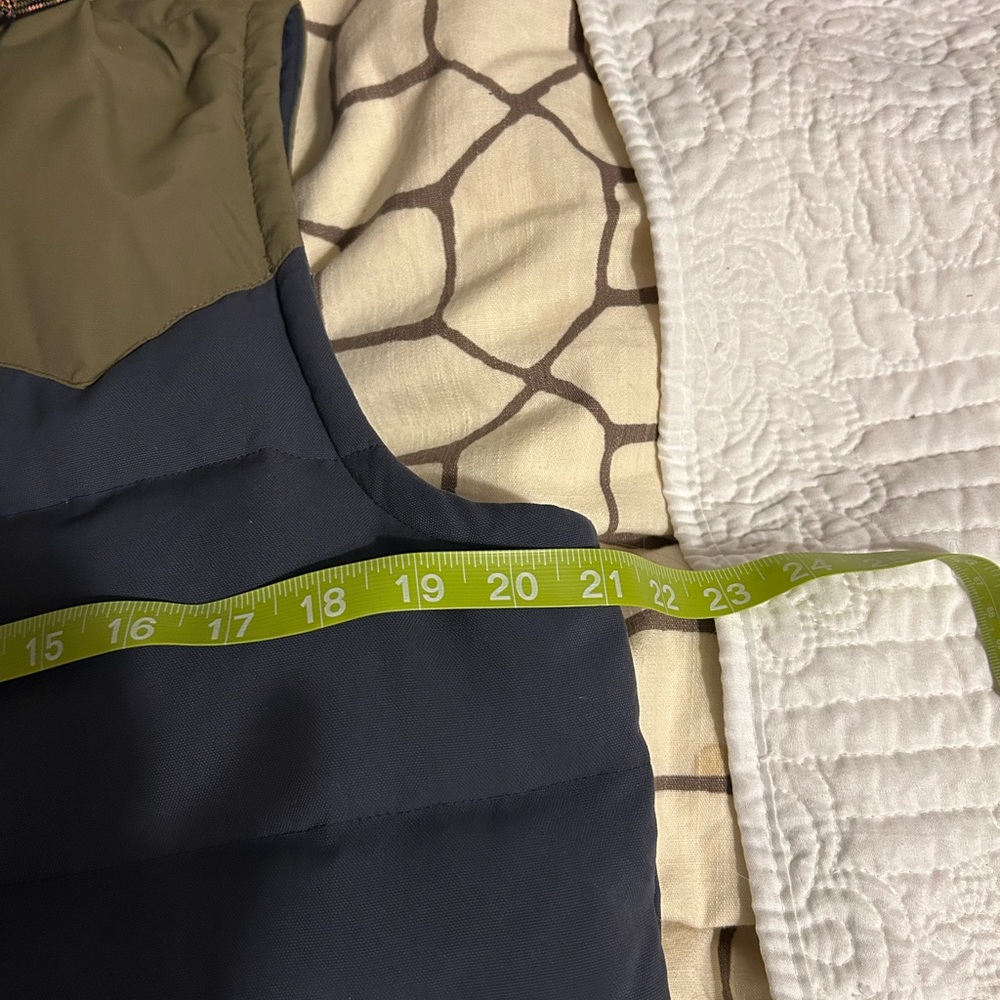 Patagonia bivy down vest with hood. Size large, blue and green. - Picture 8 of 10